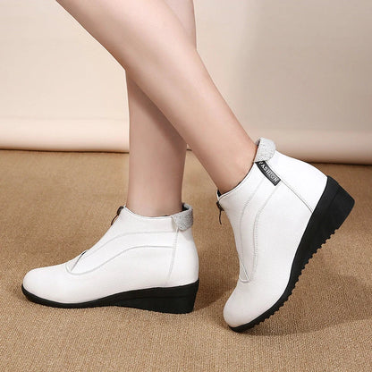 Bota de Couro Cano Curto Feminina Vanny