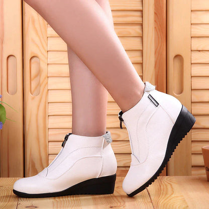 Bota de Couro Cano Curto Feminina Vanny