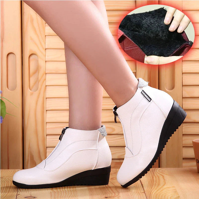 Bota de Couro Cano Curto Feminina Vanny