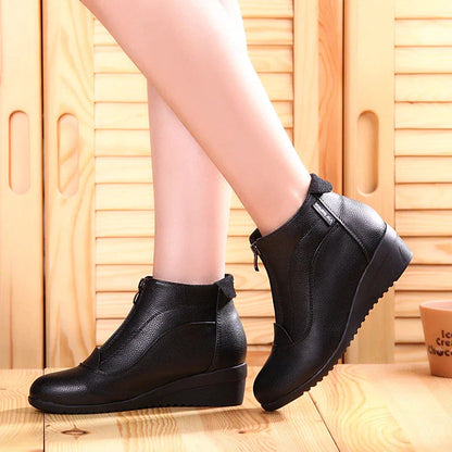 Bota de Couro Cano Curto Feminina Vanny