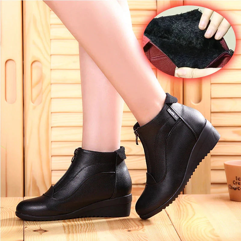Bota de Couro Cano Curto Feminina Vanny