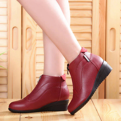 Bota de Couro Cano Curto Feminina Vanny